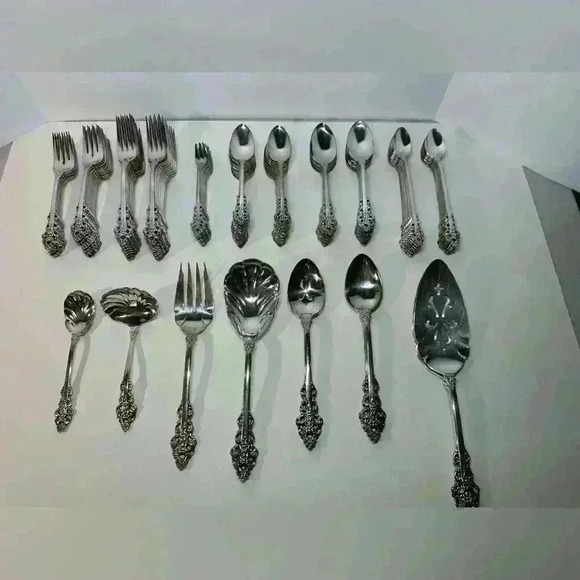 International Deep Silver Silverplate Rochambeau Flatware 113 Pieces Please Read - Picture 1 of 11